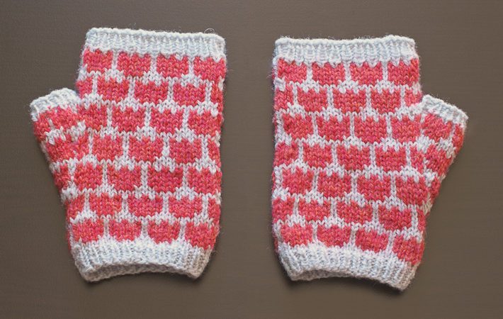 FO – Tulip Mitts Test Knit